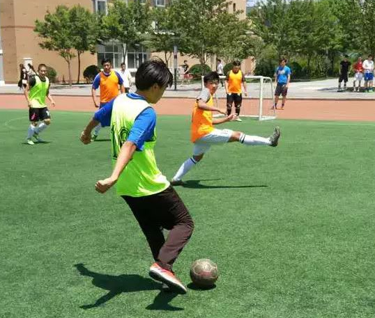 激情燃烧 绿茵青春——北交院五人制足球赛战报（半决赛）