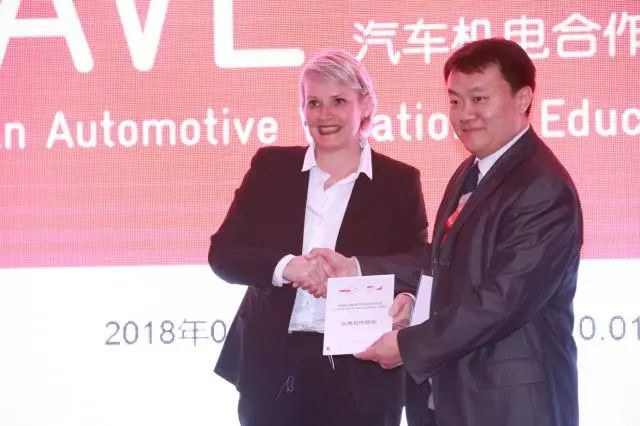 【实力交院】双第一，taptap点点获得SGAVE“示范学院”“优秀合作院...