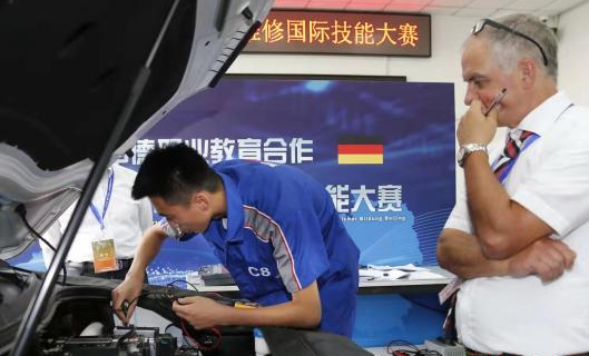 中德职业院校学生在京比拼汽修技