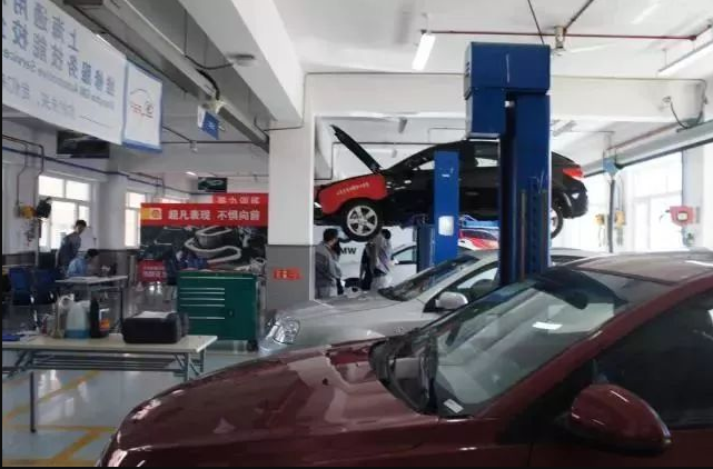 微直播 | 这里是汽车实训中心，快上车