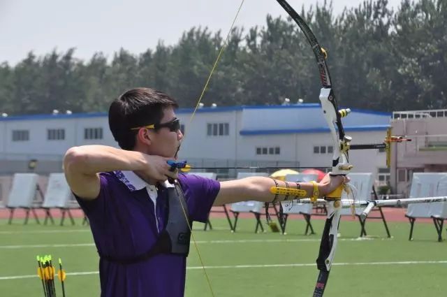 他是月薪十万产品顾问，是射箭冠军、国企员工、学生会副主席，多重身份让他的人生充满惊喜，他从不言败，他为“迭代”代言