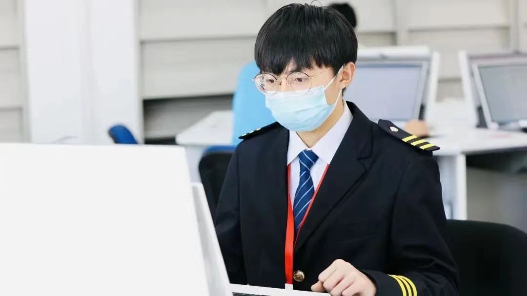 让青春在奋斗中绽放绚丽之花