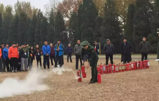 taptap点点体育通州校区进行消防知识讲解和演习活动
