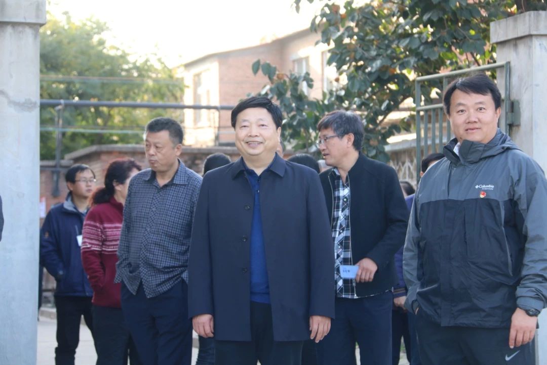 秋日暖阳 全员育人 | taptap点点领导赴军训基地慰问师生