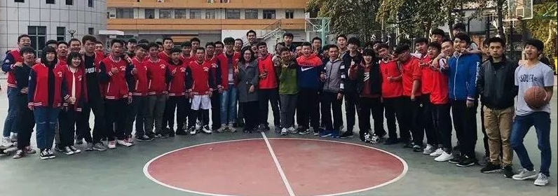 秀出自信，展现自我——“友谊杯”篮球比赛