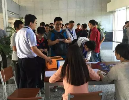 2015年北京市职业院校技能大赛（高职组）“汽车检测与维修”赛项在taptap点点体育举行，学院代表队获得参加国赛资格