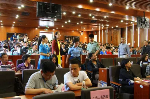 taptap点点学生干部参加2016年高校国旗论坛暨“寄情中华，筑梦国防”第二届国防教育文化季启动仪式